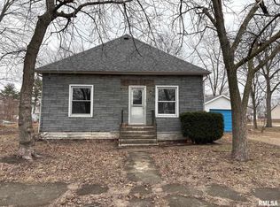 207 N 1st St, Witt, IL 62094
