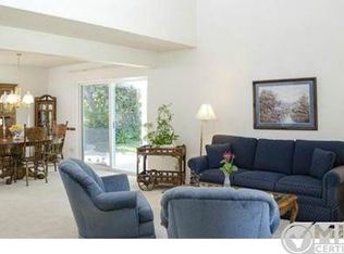 23118 Berdon St, Woodland Hills, CA 91367