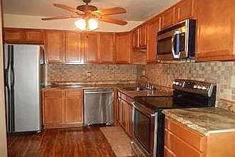 Kitchen w/stainless steel applianes
