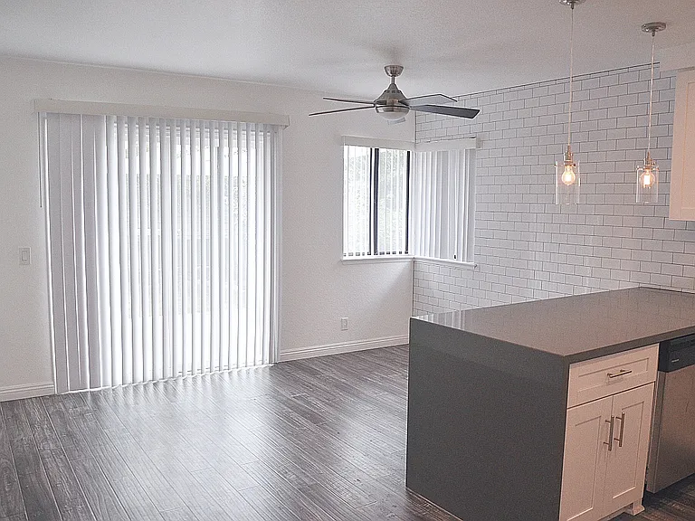 7521 Brookside Rd — Photo 4