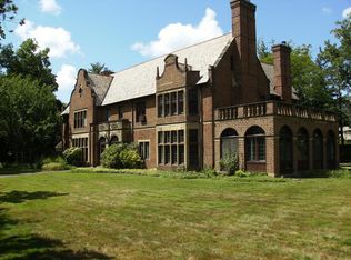 18401 Shaker Blvd, Shaker Hts, OH 44120