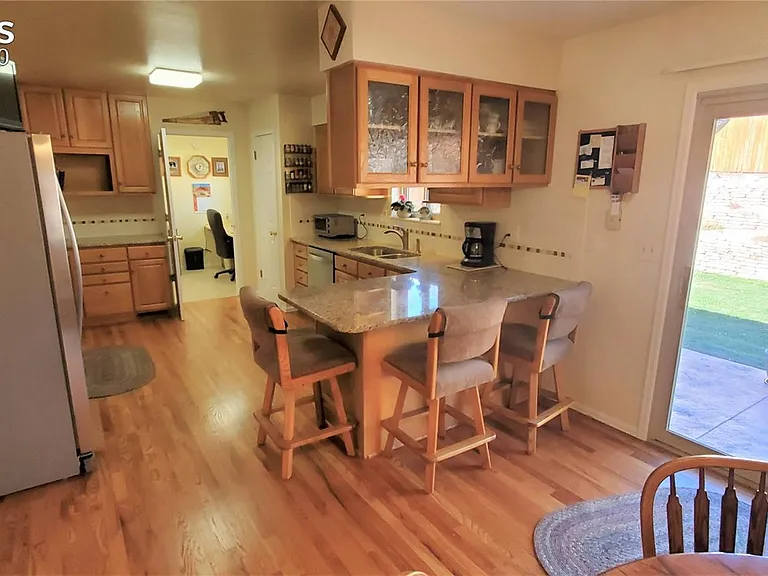 2126 Lander Cir — Photo 3