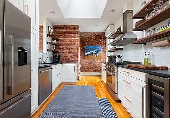 4th image of 246 Hampshire St #3