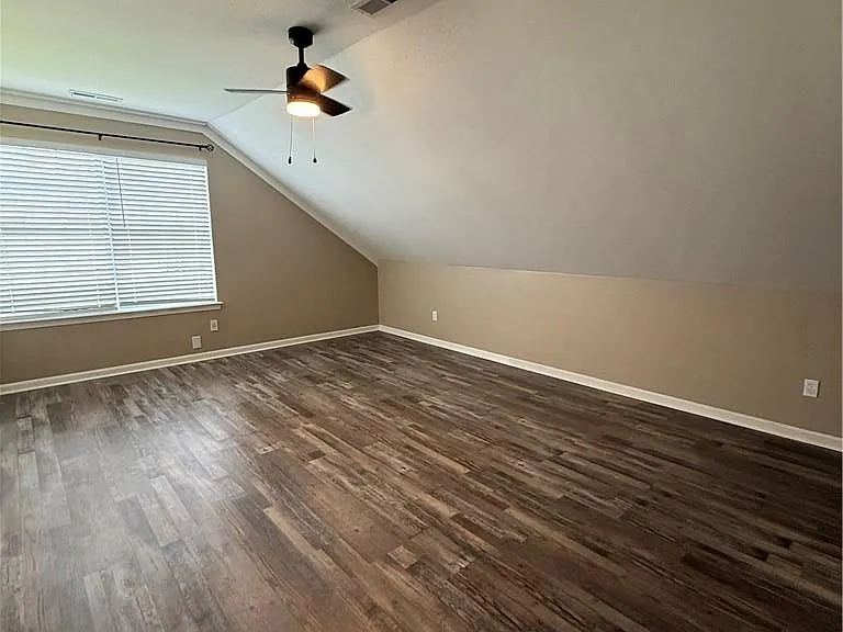 513 Sydenham Blvd — Photo 19