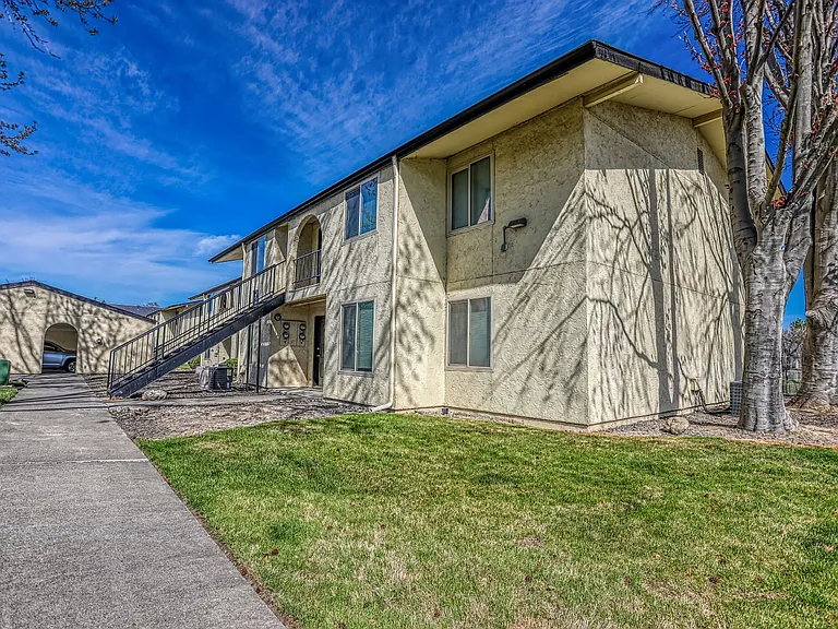 Pepper Tree Village Apartments — Photo 9