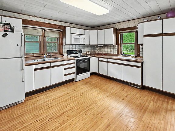 4th image of 226 S 3rd St