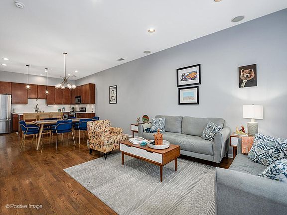 2nd image of 923 N Kingsbury St #923