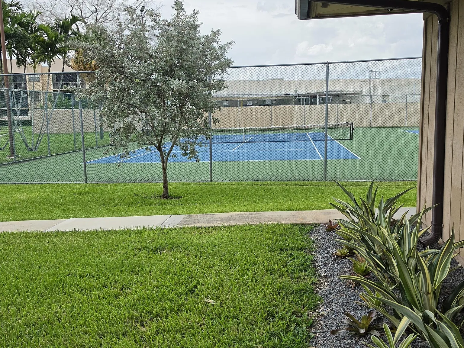 2 bed, 2.0 bath, 936 sqft, $2,000 — Photo 3
