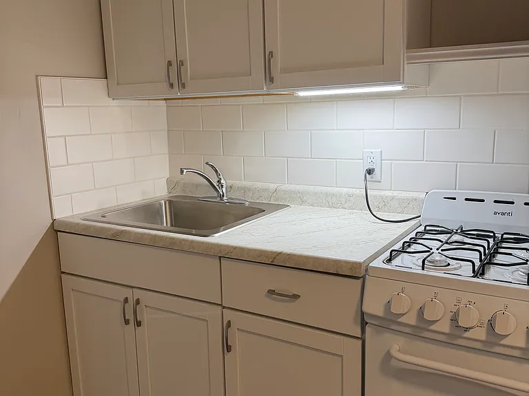 607 N 40th St #1 — Photo 7