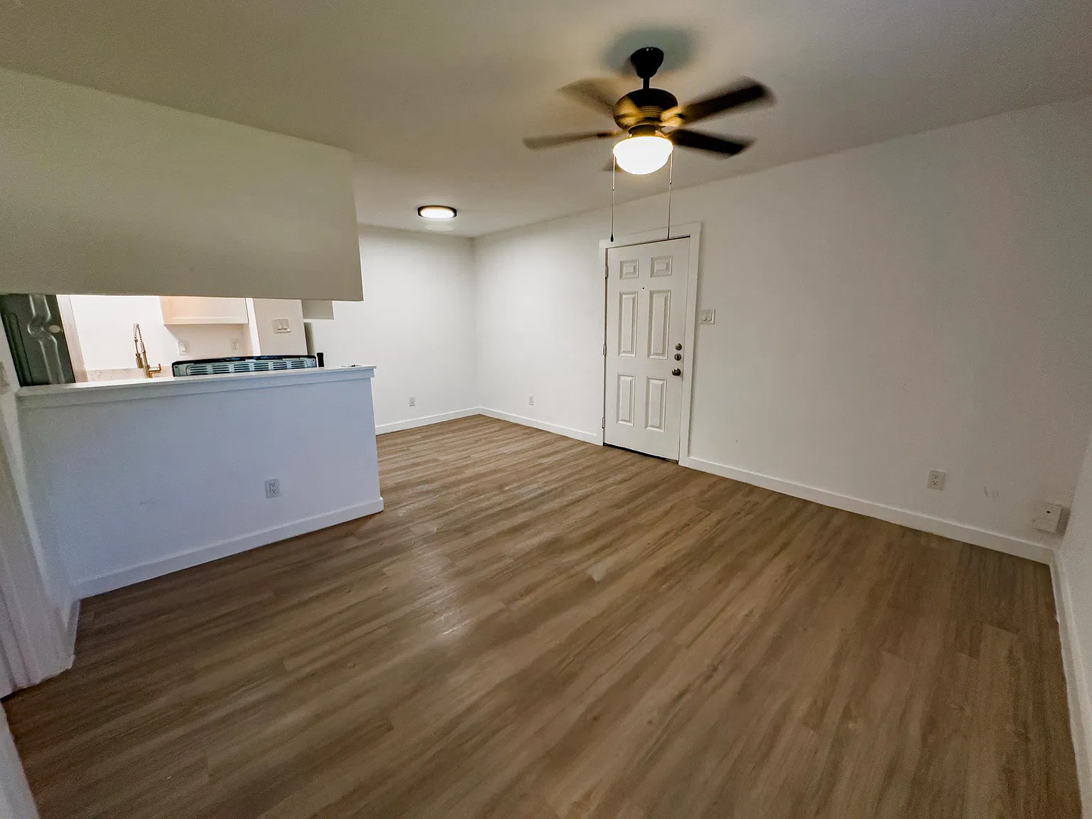 1 bed, 1.0 bath, 515 sqft, $825 — Photo 2
