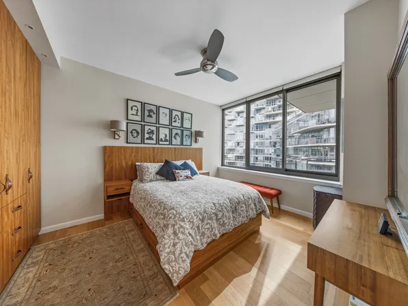 46-30 Center Boulevard image 11 of 31