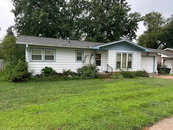 521 Charles Rd, Hebron, NE 68370