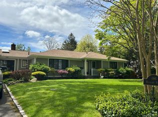 1 Richard Pl, East Norwich, NY 11732