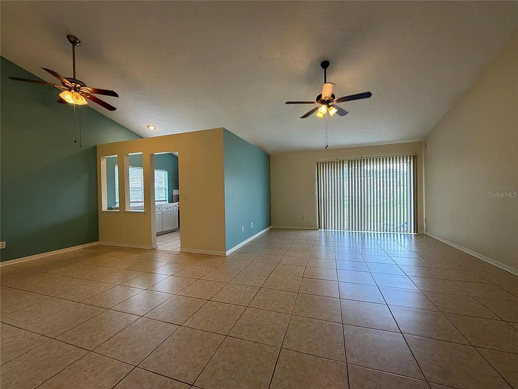 3 bed, 2.0 bath, 1388 sqft, $2,095 — Photo 4