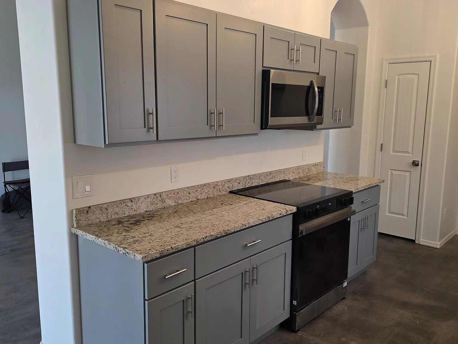 3 bed, 1369 sqft, $2,100 — Photo 3