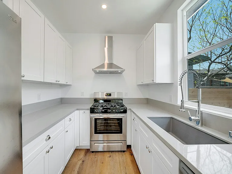 2322 Alta St — Photo 6