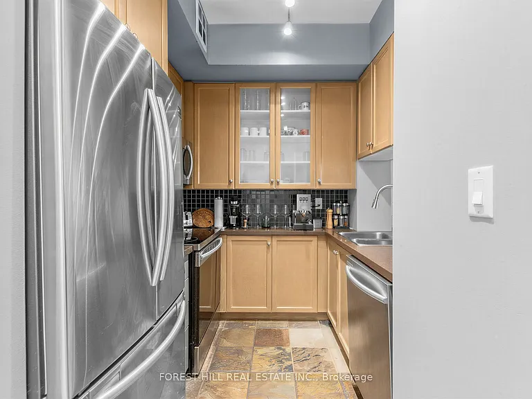 70 Alexander St #804 — Photo 12