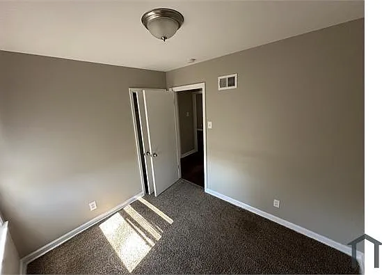 927 Drummond Dr — Photo 6