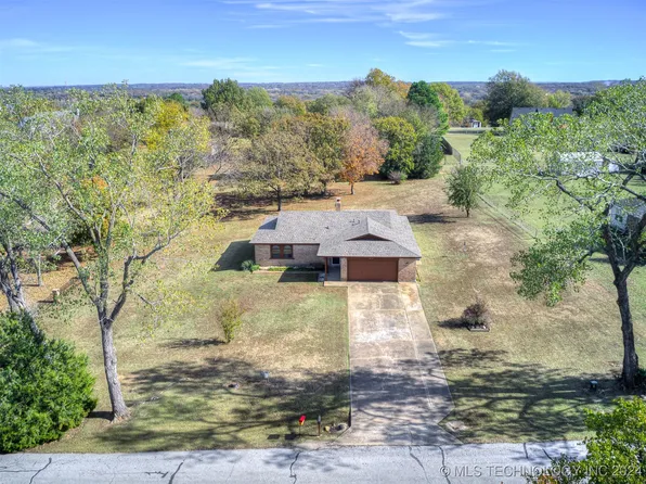 2529 Thunderbird Ln, Sapulpa, OK 74066