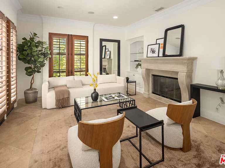587 Entrada Dr — Photo 4