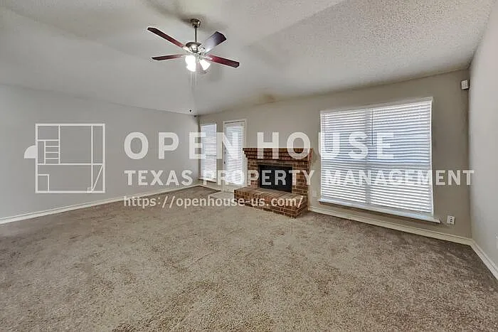 400 Valley Mills Dr — Photo 3