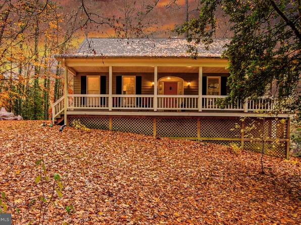 107 Timber Run Ln, Weems, VA 22576