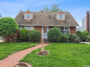 58 Virginia St, Valley Stream, NY 11580