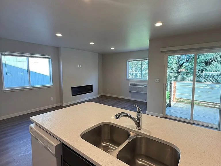 47 Samantha Ct — Photo 11