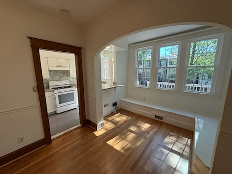 2423 39th Pl NW — Photo 9