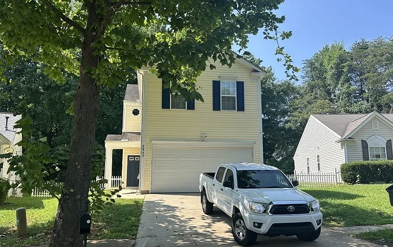 2840 Oasis Ln — Photo 1