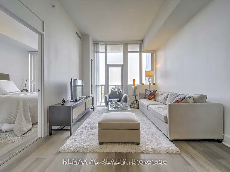 32 Davenport Rd #2306 — Photo 5