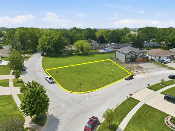 806 W Westgate Dr, Peotone, IL 60468