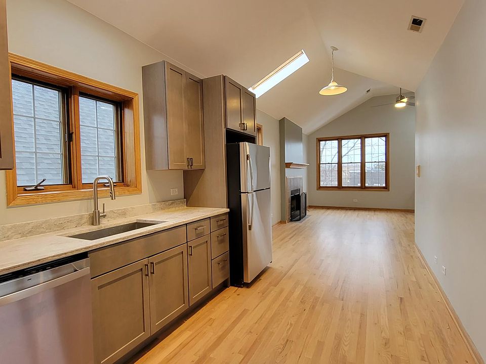 1st image of 2117 W Wellington Ave APT 3