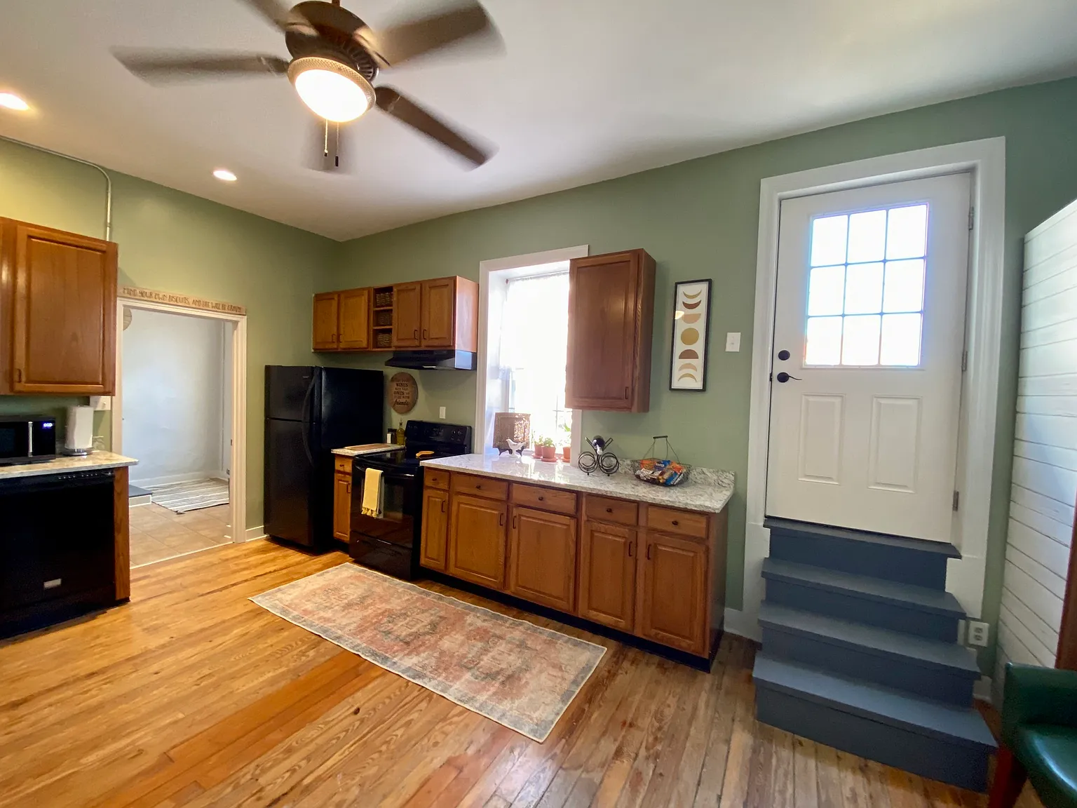 2 bed, 800 sqft, $1,600 — Photo 3