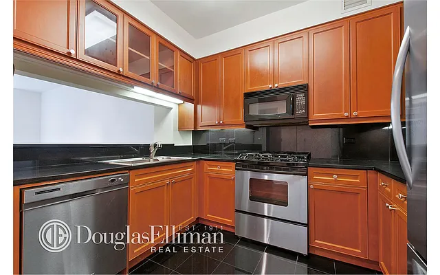 Rented by Douglas Elliman | media 6