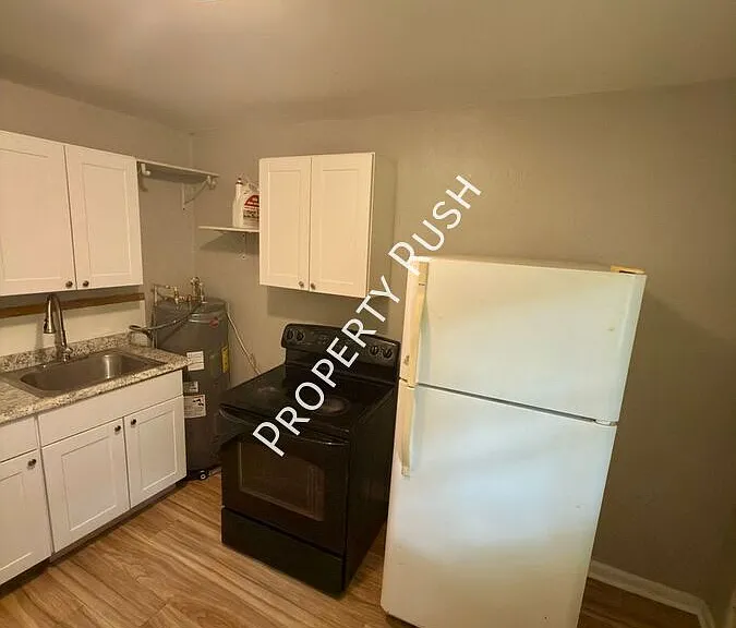 708 W 47th St #B — Photo 7