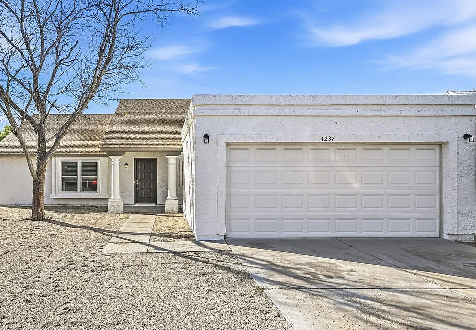 1237 E Wickieup Ln