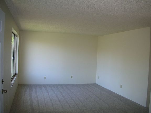 2nd image of 21 Jeanette Ave APT B