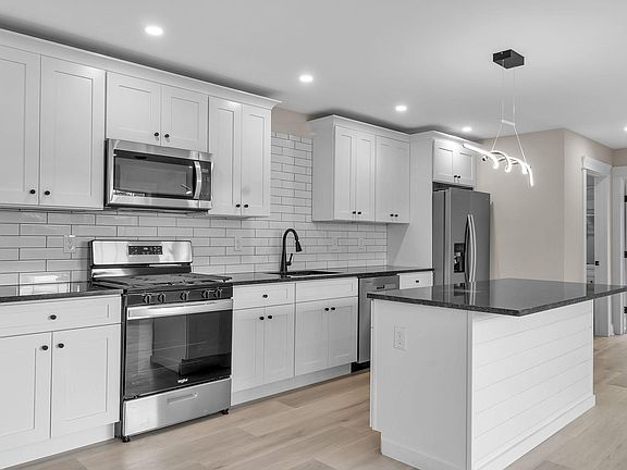 4th image of 151 Division St #4