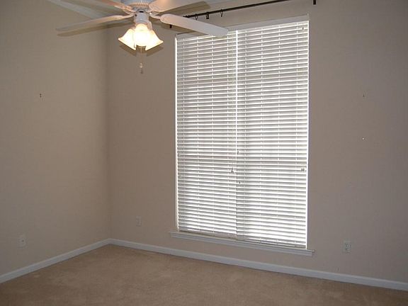 3rd image of 1231 Carriage Dr