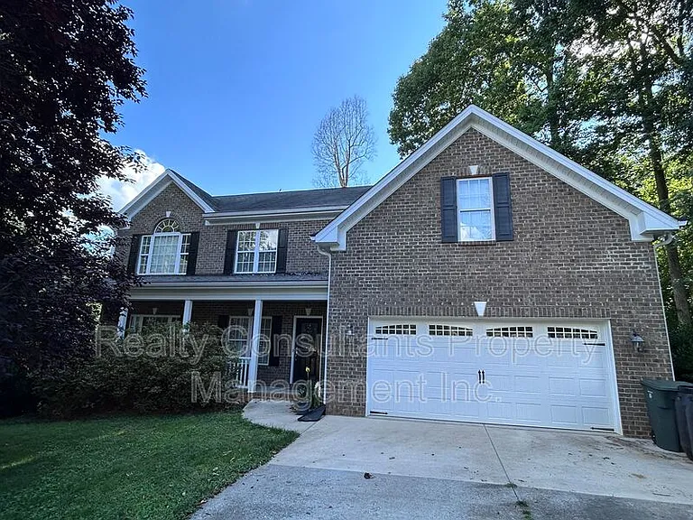 4540 Pebble Lake Dr — Photo 2