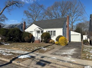 208 Elsie Ave, Merrick, NY 11566
