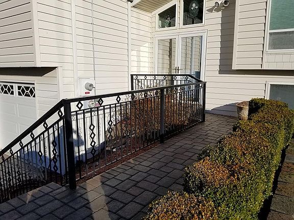 2nd image of 13126 SE 47th St