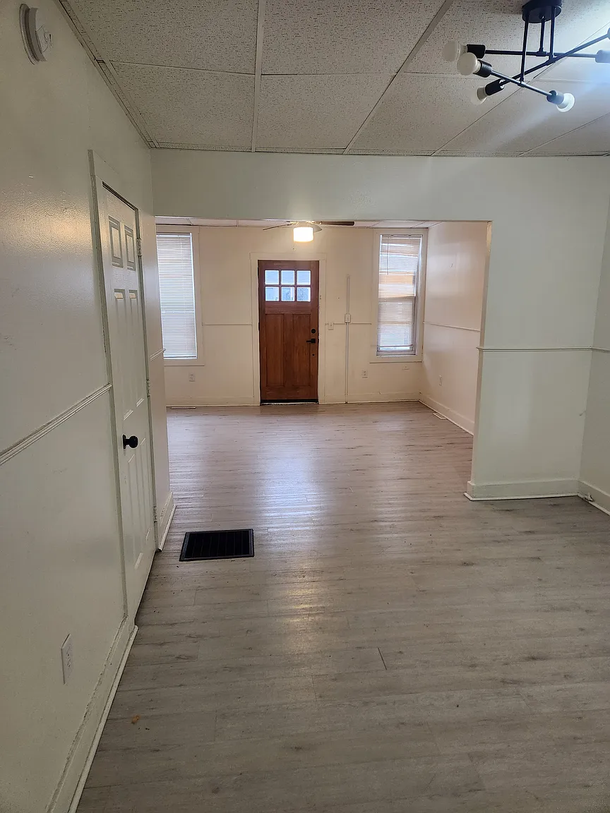 539 Poplar St photo 1