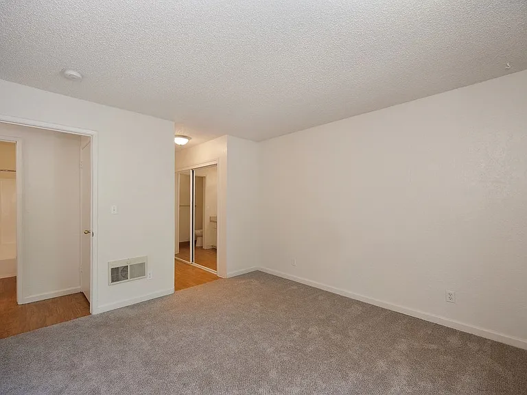 The Redwoods Apartments — Photo 25