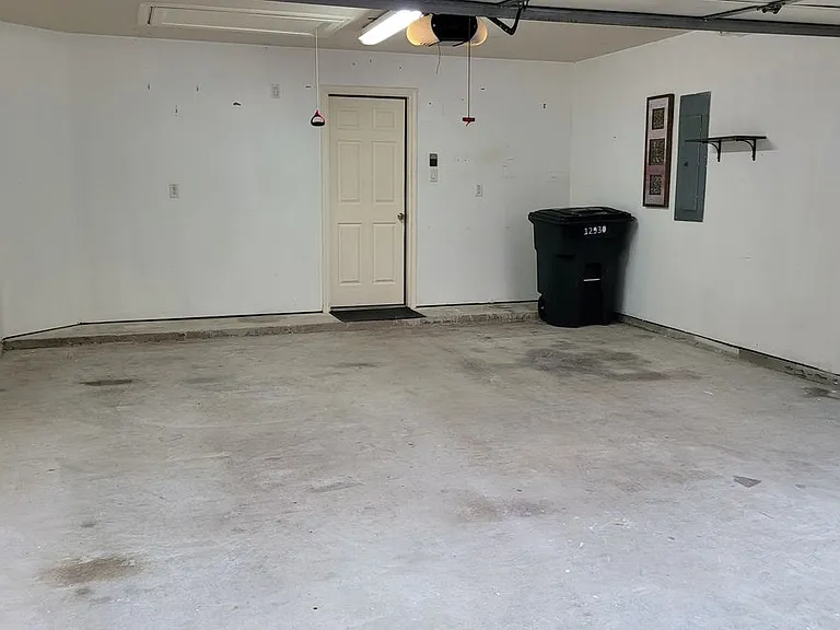 12930 Echo Landing Dr — Photo 36