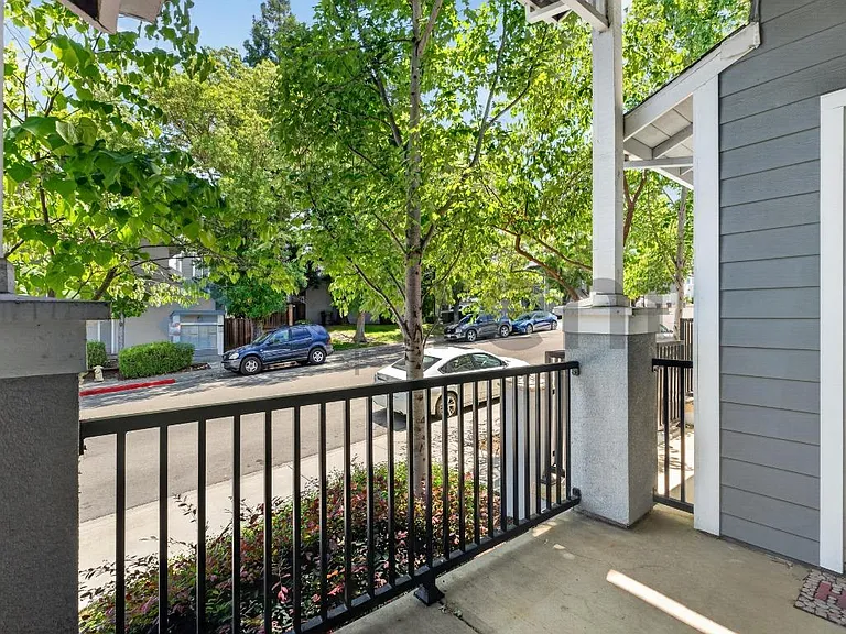 223 Birch Creek Dr — Photo 4