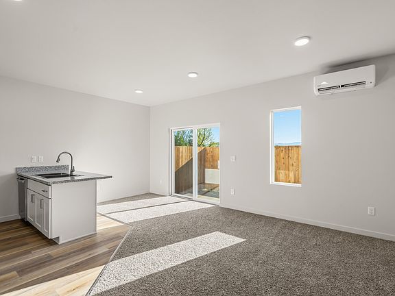 4th image of 2028 Sunset Dr #7