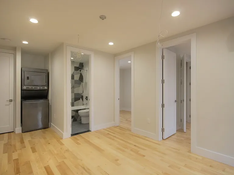 867 Metropolitan Ave #2R — Photo 13