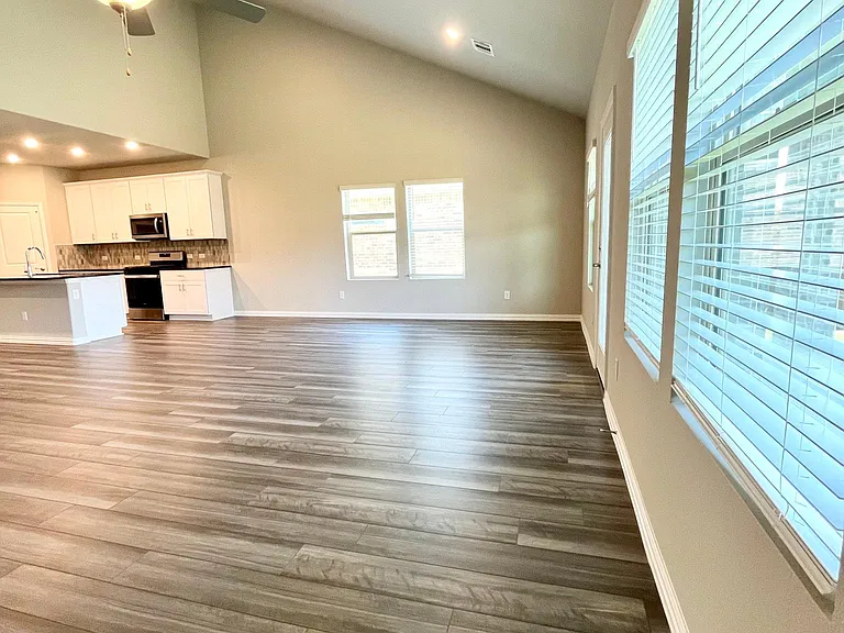 1408 Corkwood Dr — Photo 4
